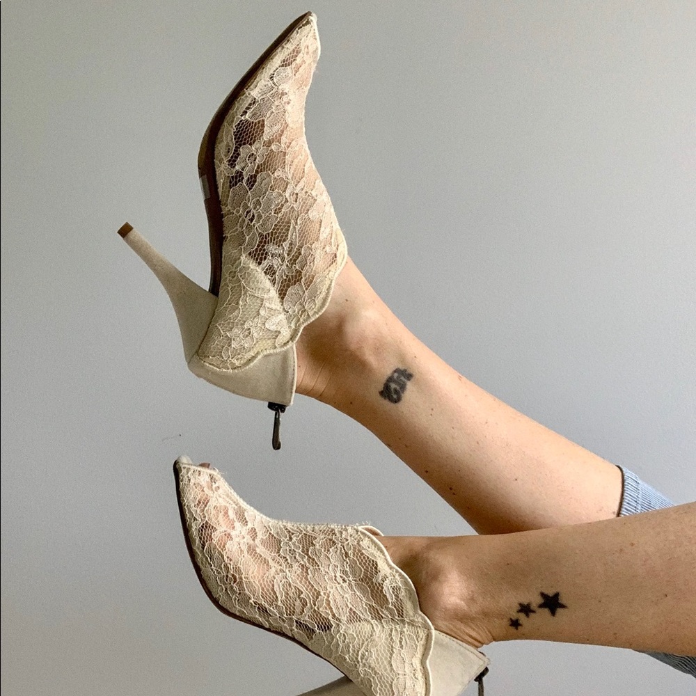 CATO Off White Lace Suede Pumps Booties Sz 8.5